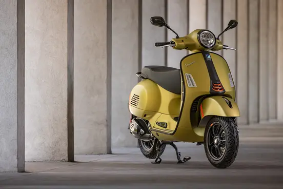 Vespa GTS Supersport Verde Ambizioso